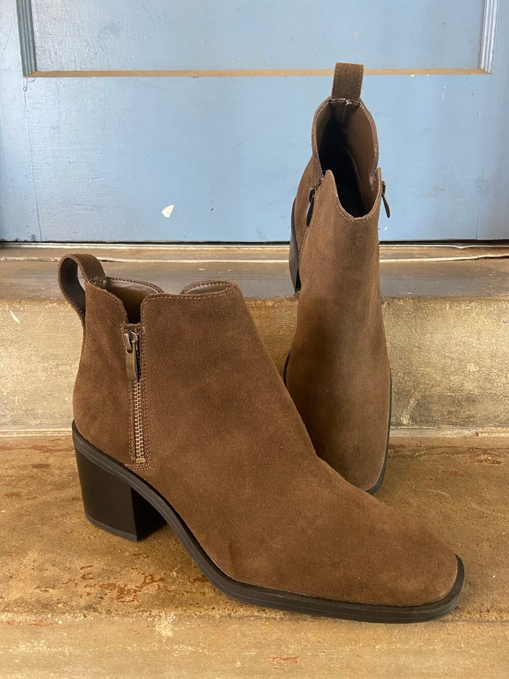 Steve Madden Safira brown suede block heel ankle boots w/ double zipper accent